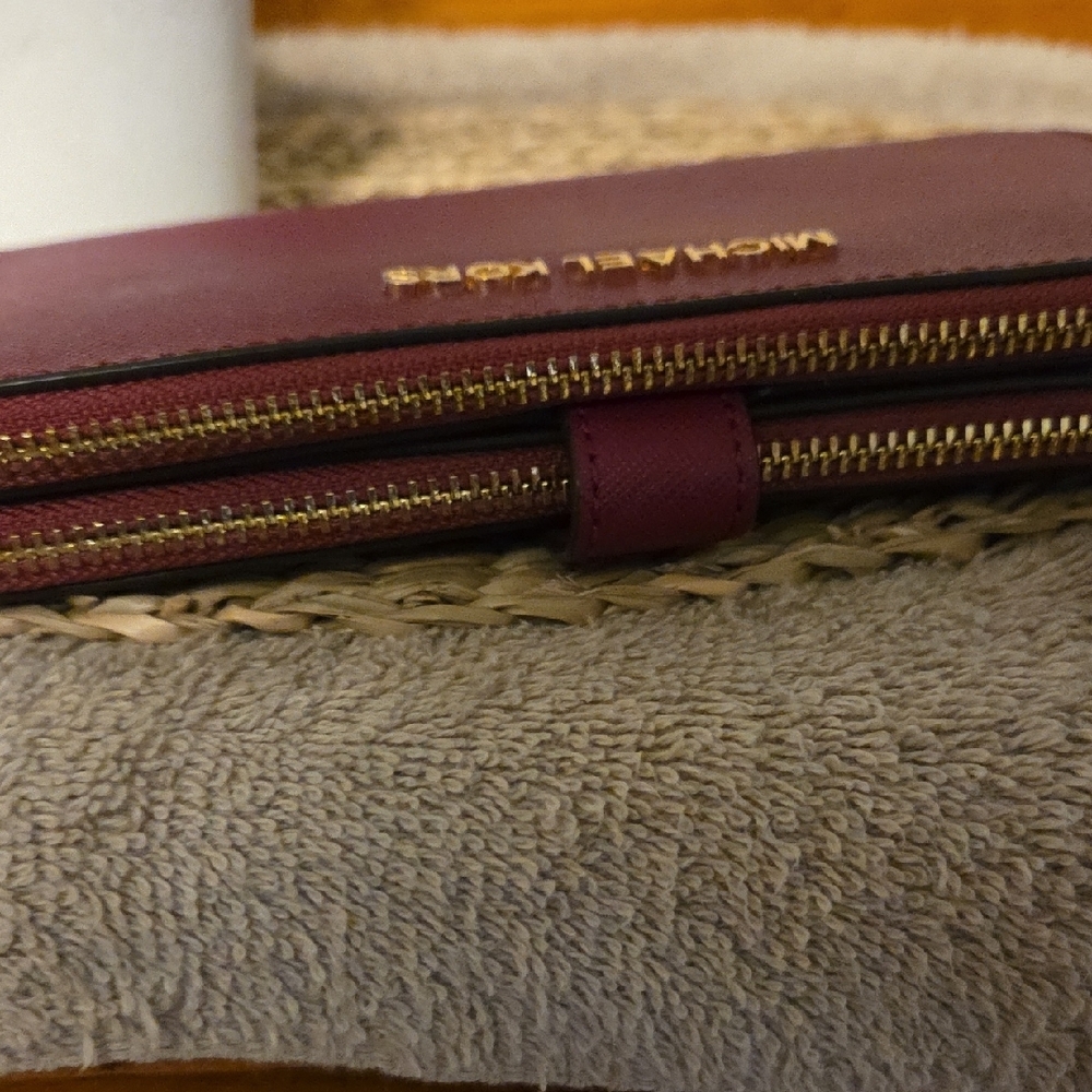 Michael Kors Magenta Wallet With Wristlet Excellent Preloved - Picture 5 of 5